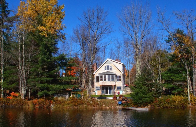 1800 sq ft♦ Kings Mountain Cottage ♦ On the Water