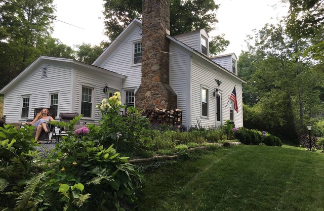1828 Vermont Cottage Feet From The Famous Battenkill River