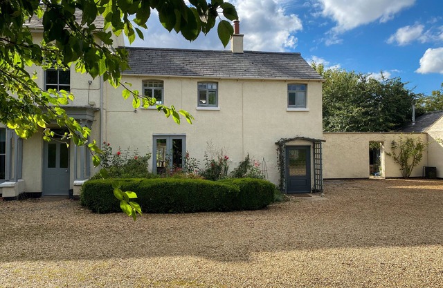 18th Century Cottage: superb heated swimming pool April- October