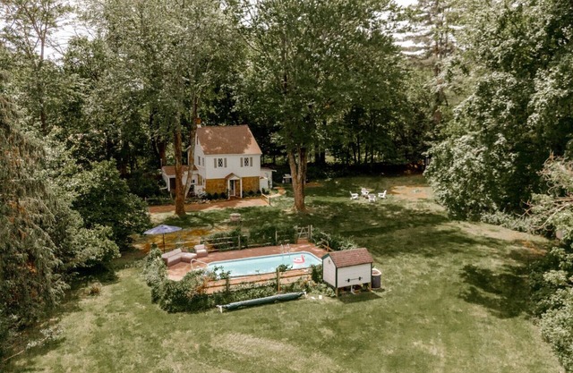 18th Century Rosendale Cottage w/pool