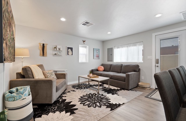 1B/b: Casita C-Downtown-UofA-Restaurants-Cafes-Bars-Museums-Washer/Dryer-Parking