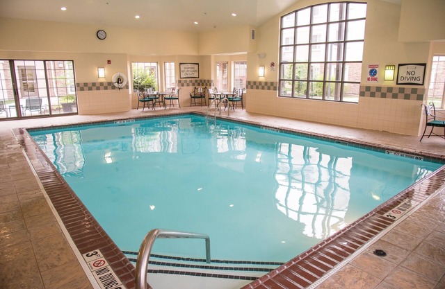 1BR Condo | Free Breakfast + Indoor Pool