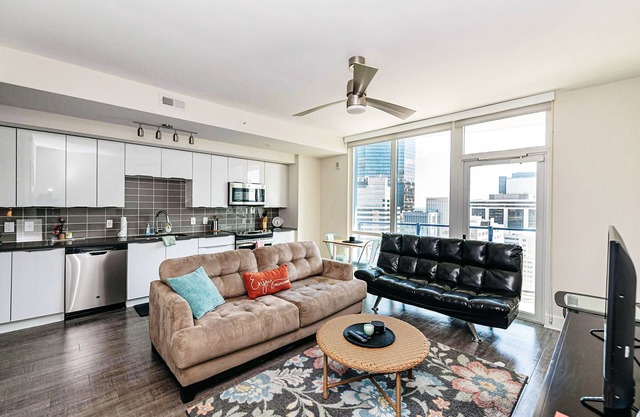 1BR Uptown Charlotte Furnished Apartments by RedAwning