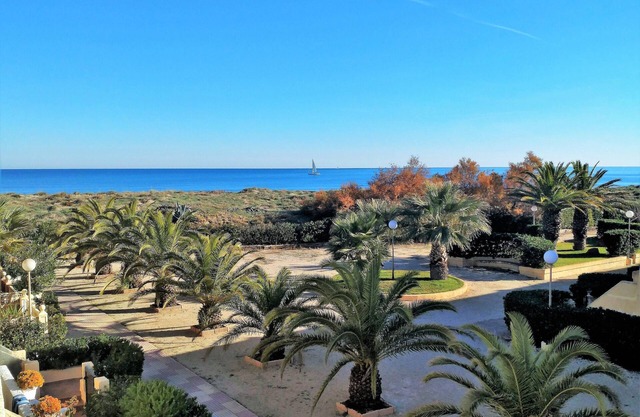 1st Line beach with private access-A. A.WIFI-TV-SAT,