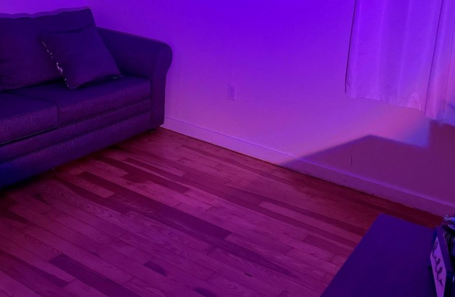 2 bed 1 bath 2 MiLES from HOSPiTAL