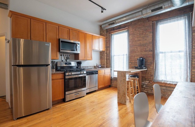 2 Bed Apt in Heart of Logan !