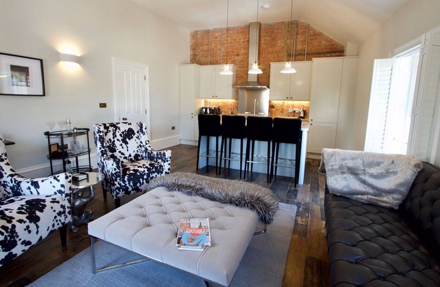 2 Bed Deluxe Apartment - Private Bathrooms