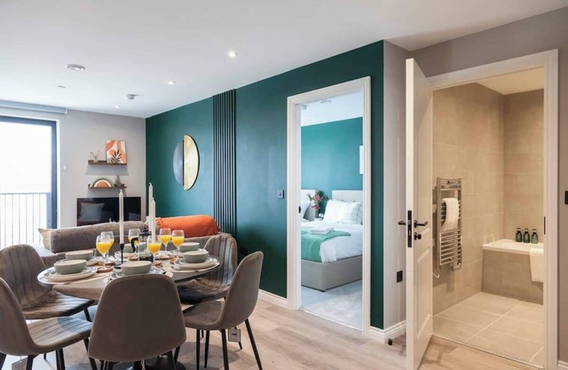 2 Bed Flats near Station & City Centre - Sleeps 6