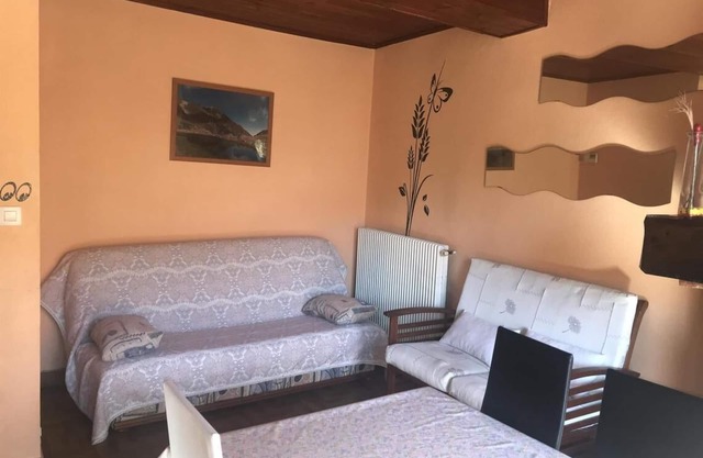 2-bedroom house with garage and garden.