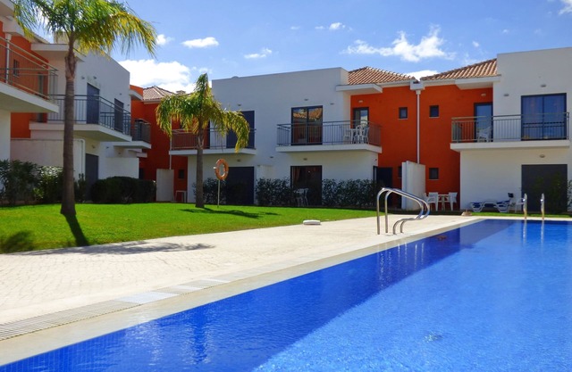 2 Bed House, Pera, Nr. Albufeira, Algarve. - Shared Pool