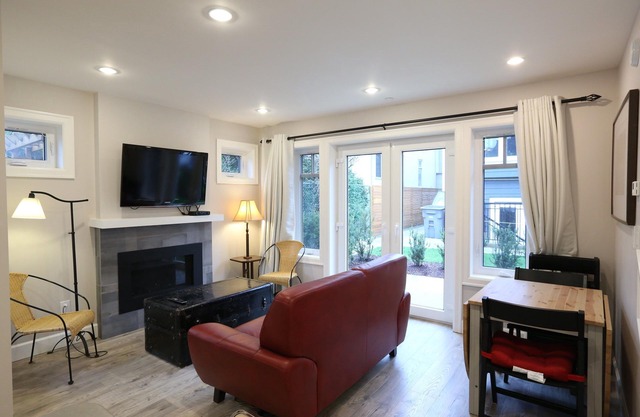2 Bedroom 1.5 Bath Private Laneway Cottage In Kitsilano - Arbutus, Vancouver
