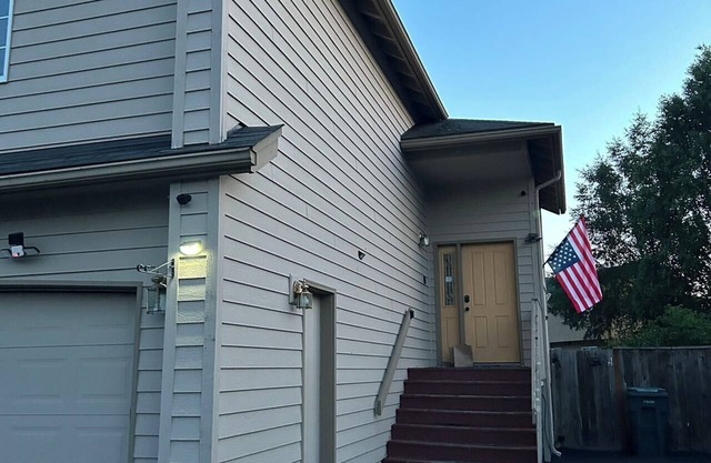 2 Bedroom 1 Bathroom Home Near Alaska Golf Course and Alaska Zoo