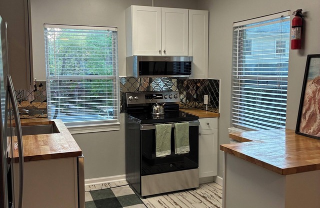 2 bedroom/2 bath cottage, just a block from Emory University/Emory Hospital