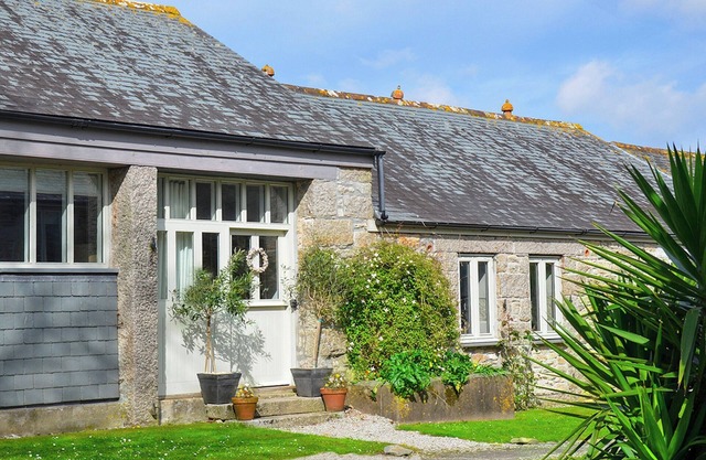 2 bedroom accommodation in Godolphin Cross, Helston