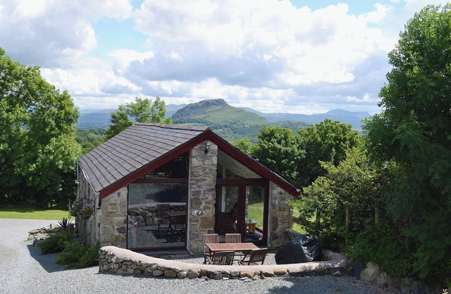 2 bedroom accommodation in near Criccieth