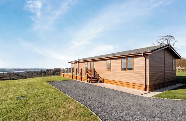 2 bedroom accommodation in Lochwinnoch