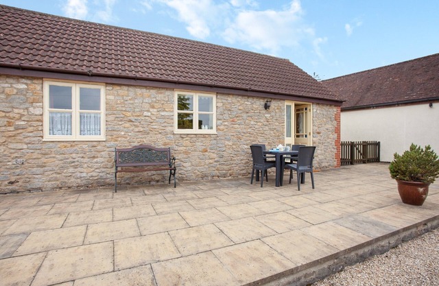 2 bedroom accommodation in Templecombe