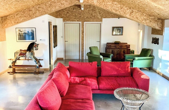 2 bedroom accommodation in Horsington Marsh, near Templecombe