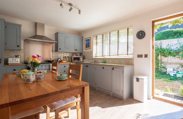 2 bedroom accommodation in Totland Bay