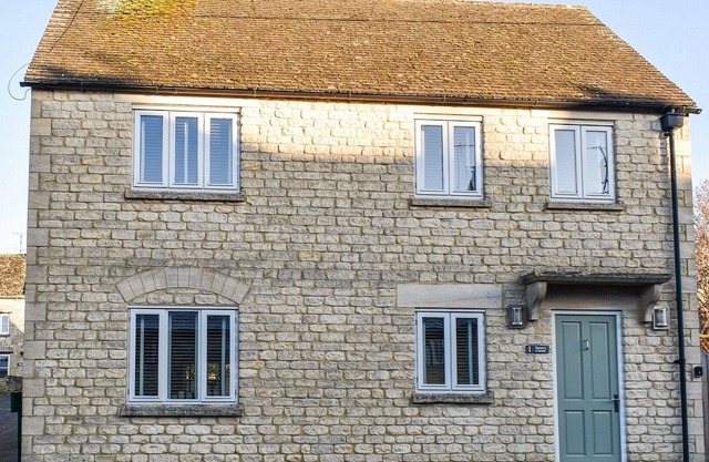 2 bedroom accommodation in Northleach