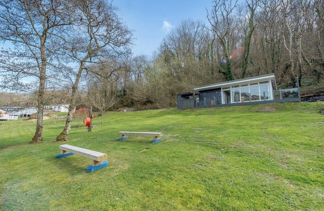 2 bedroom accommodation in Gilfachrheda, near New Quay