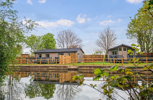 2 bedroom accommodation in Hoddesdon