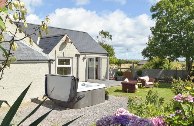 2 bedroom accommodation in Stackpole
