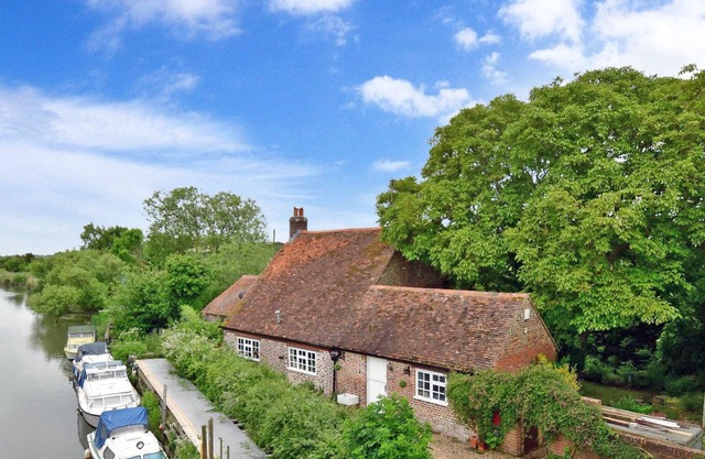 2 bedroom accommodation in Plucks Gutter, near Canterbury