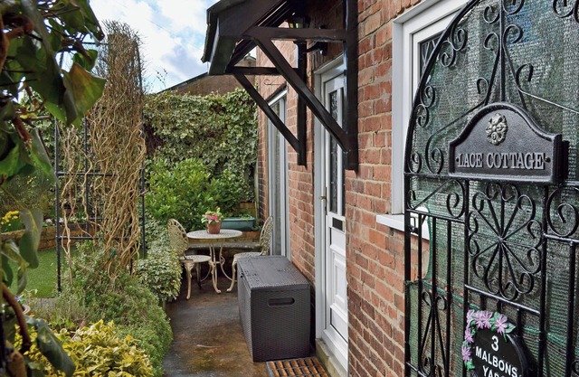 2 bedroom accommodation in Ashbourne
