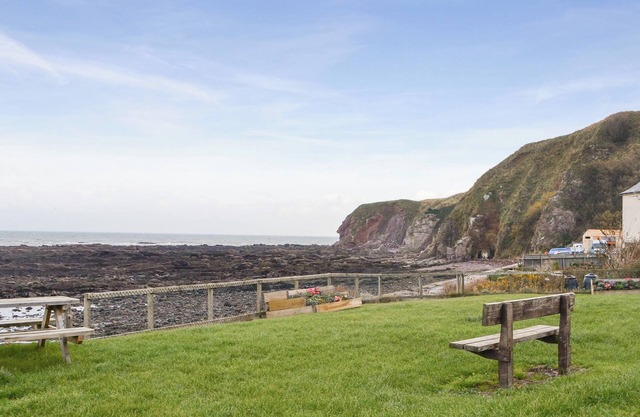 2 bedroom accommodation in Burnmouth, near Eyemouth