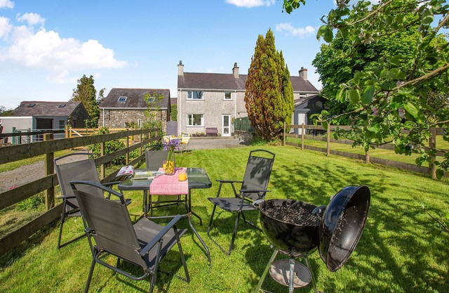 2 bedroom accommodation in Bodffordd, near Llangefni