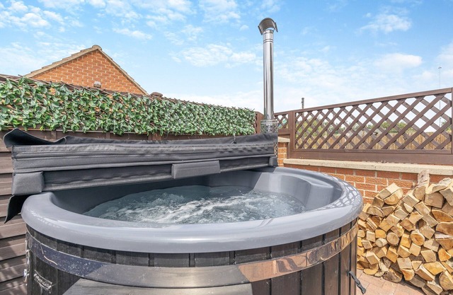 2 bedroom accommodation in Fosdyke, near Spalding