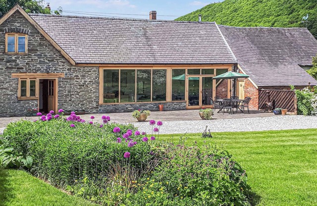 2 bedroom accommodation in Chapel Lawn, near Bucknell