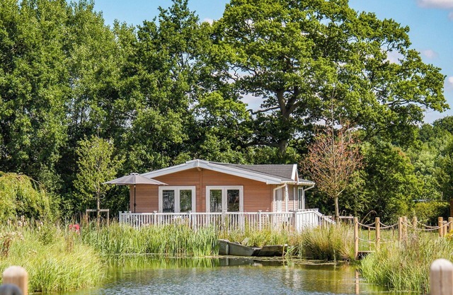 2 bedroom accommodation in Mercia Marina, Willington