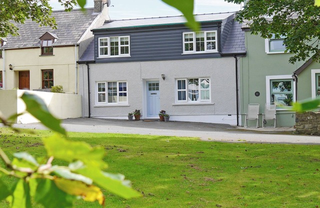 2 bedroom accommodation in Neyland
