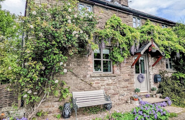 2 bedroom accommodation in Velindre, Near Hay-on-Wye