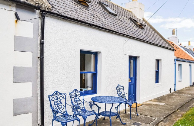 2 bedroom accommodation in Cullen