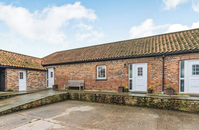 2 bedroom accommodation in Saltmarshe, near Howden