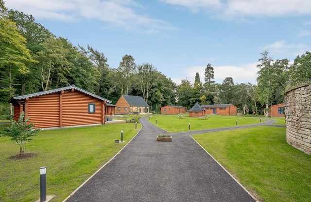 2 bedroom accommodation in Annbank, Ayr