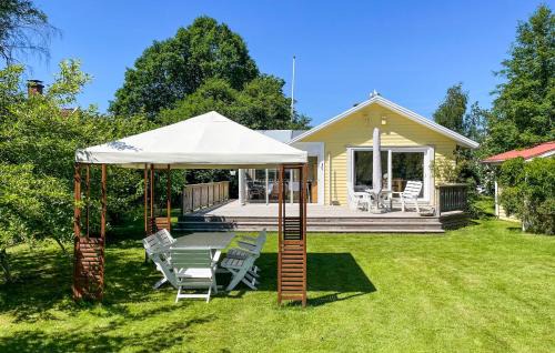2 Bedroom Amazing Home In Frillesås