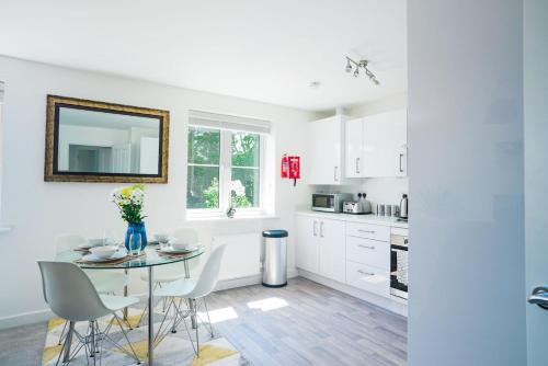 2 Bedroom Apartment By Littlepiggyrentals Short Lets & Serviced Accommodation Peterborough With Fast Wi-Fi & Free Parking