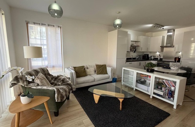 2-bedroom apartment near Canning Town Station E16 1GW London