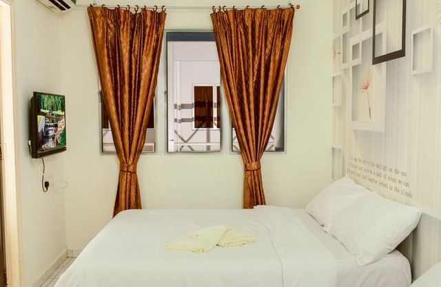 2 Bedroom Apartment with Pool View