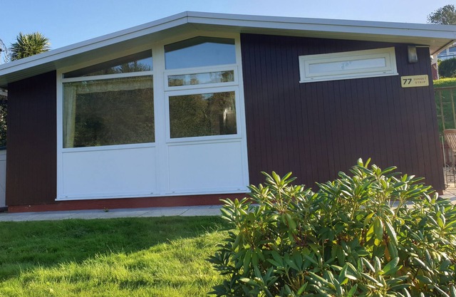 2 bedroom chalet in quiet countryside surroundings of Elmrise Park, Llangain