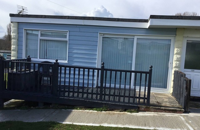 2 Bedroom Chalet With Private Decking