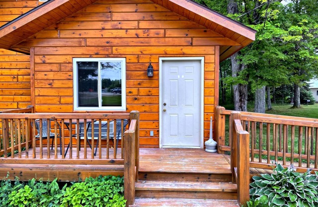 2 bedroom cottage 2.5 miles from Munising, MI and the Pictured Rocks Cruises.