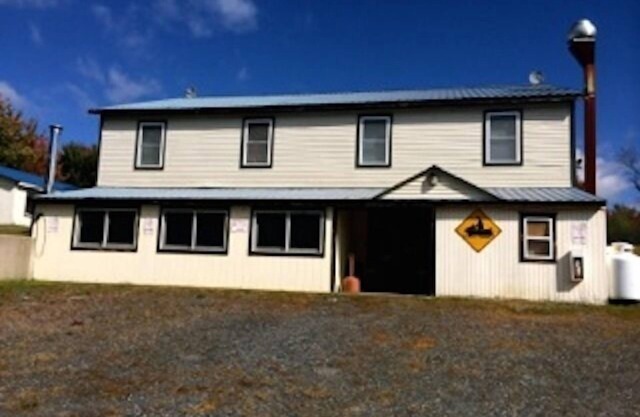 2 bedroom for rent 4 miles from Okemo Mountain!