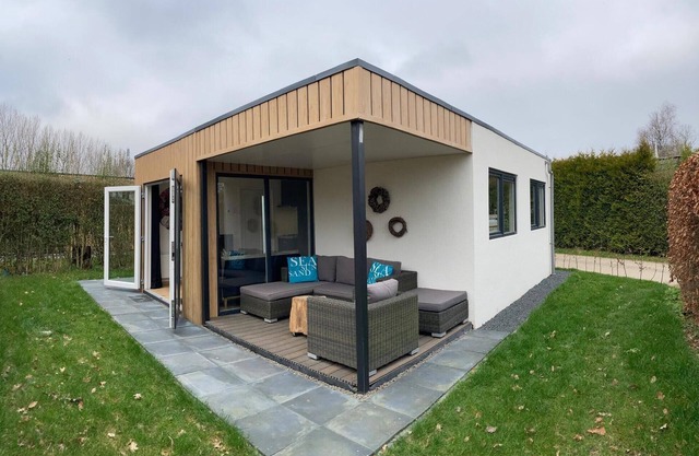 2 bedroom lovely home in Heinkenszand
