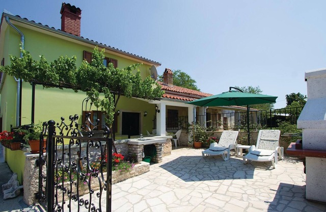2 bedroom lovely home in Belavici