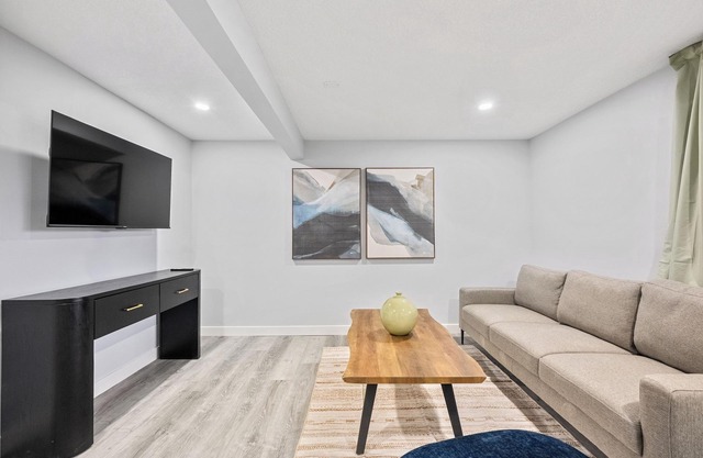 2-Bedroom Lower Unit Near Bow River w Wifi & Desk